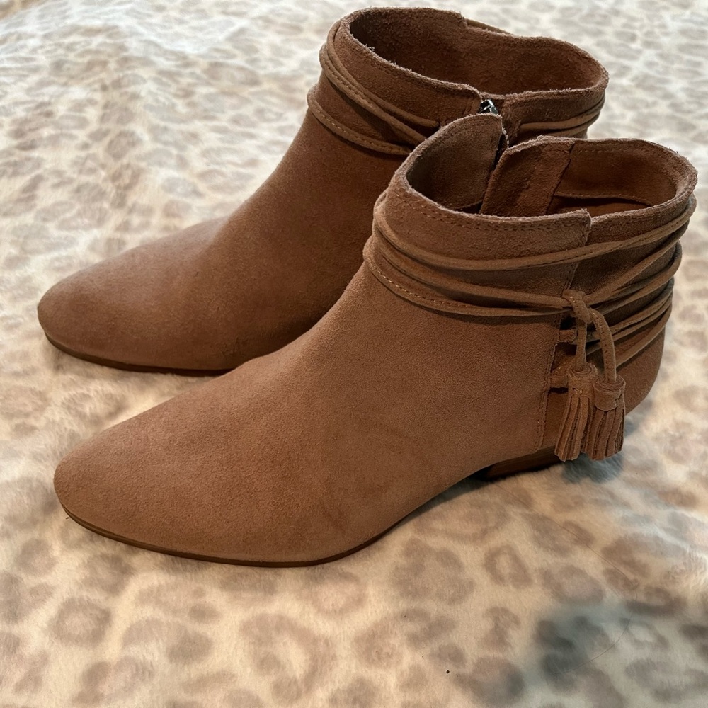 Tan Vince Camino booties size 8